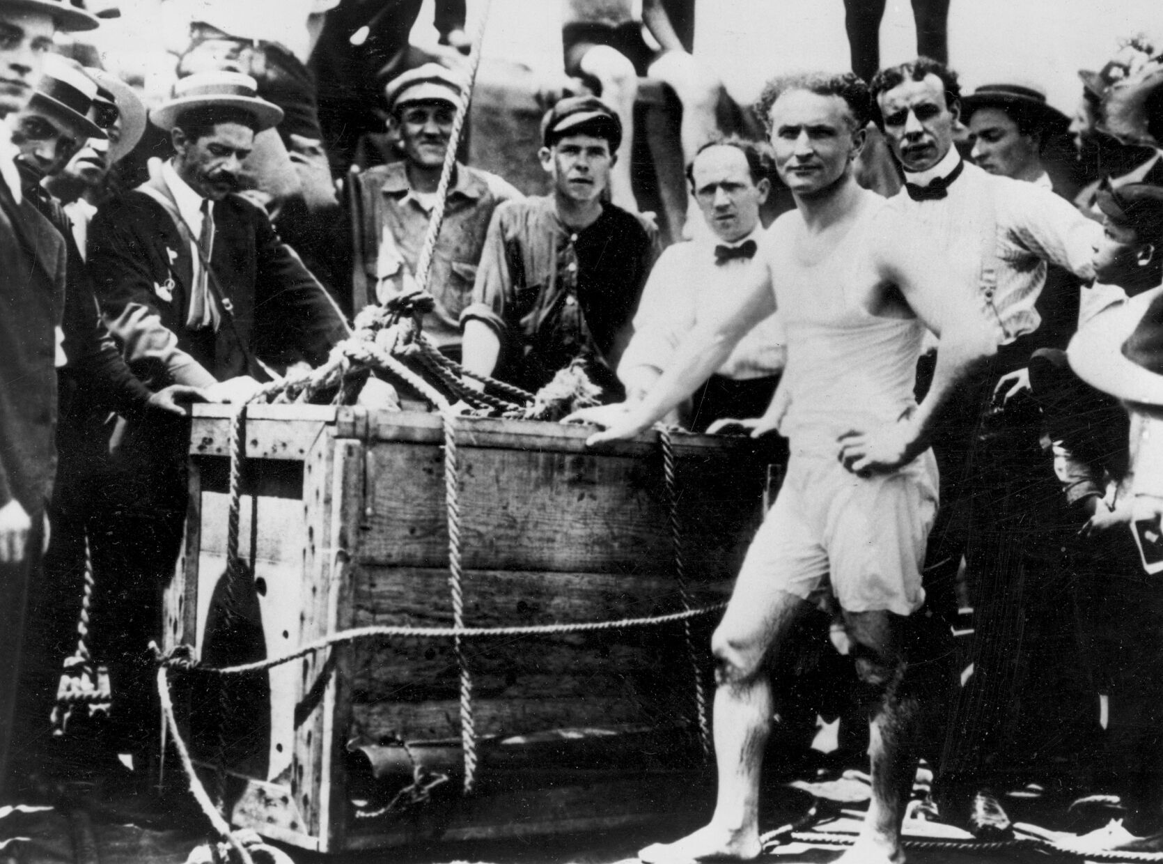1912: Harry Houdini